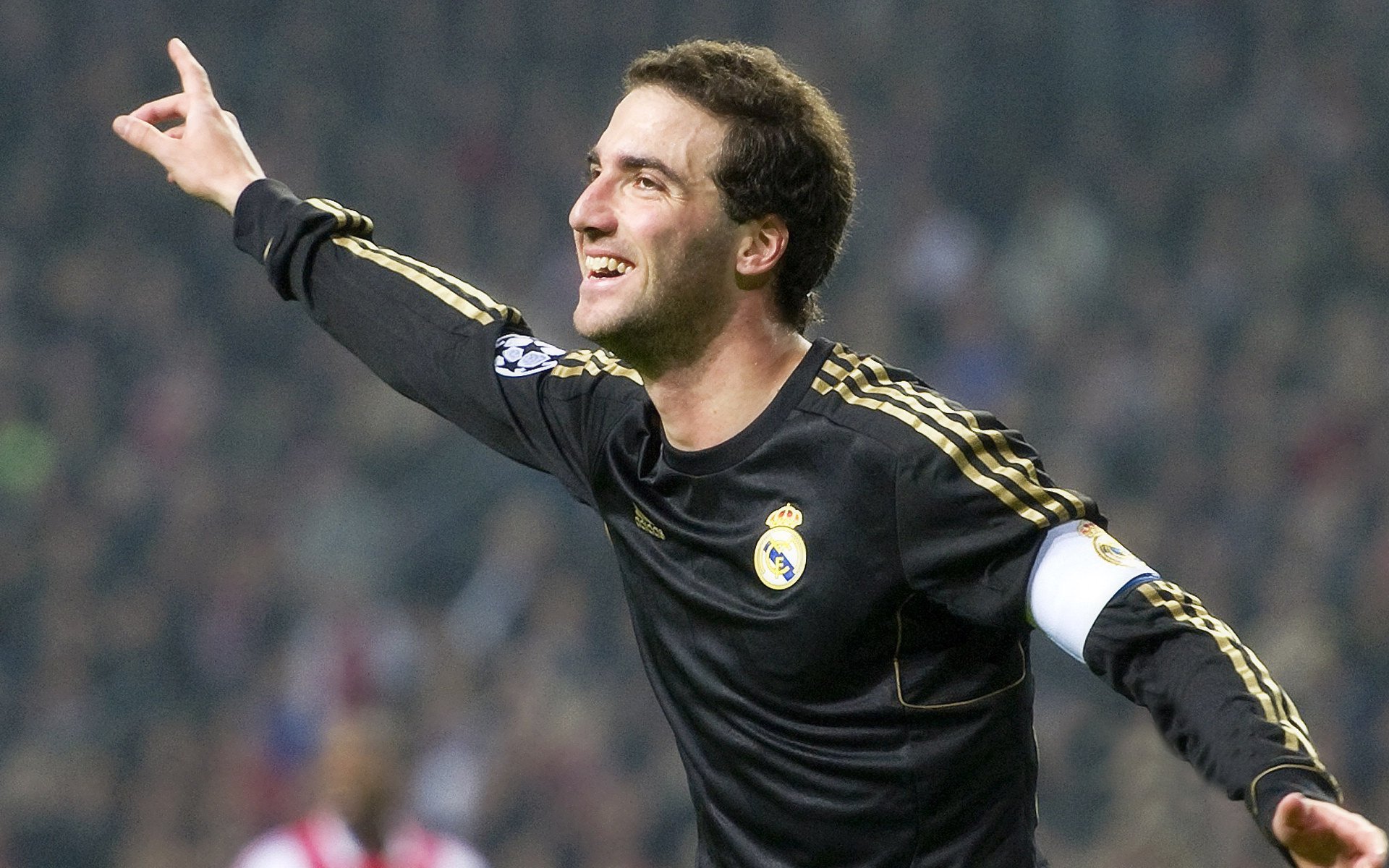 混合泳新星闪耀全国锦标赛,天才少女破纪录夺冠